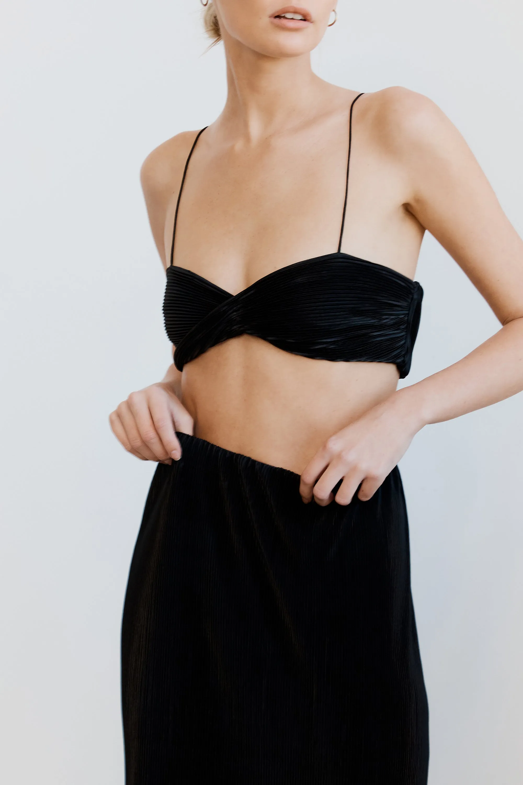Third Form Rolling Hills Twist Bra - Black