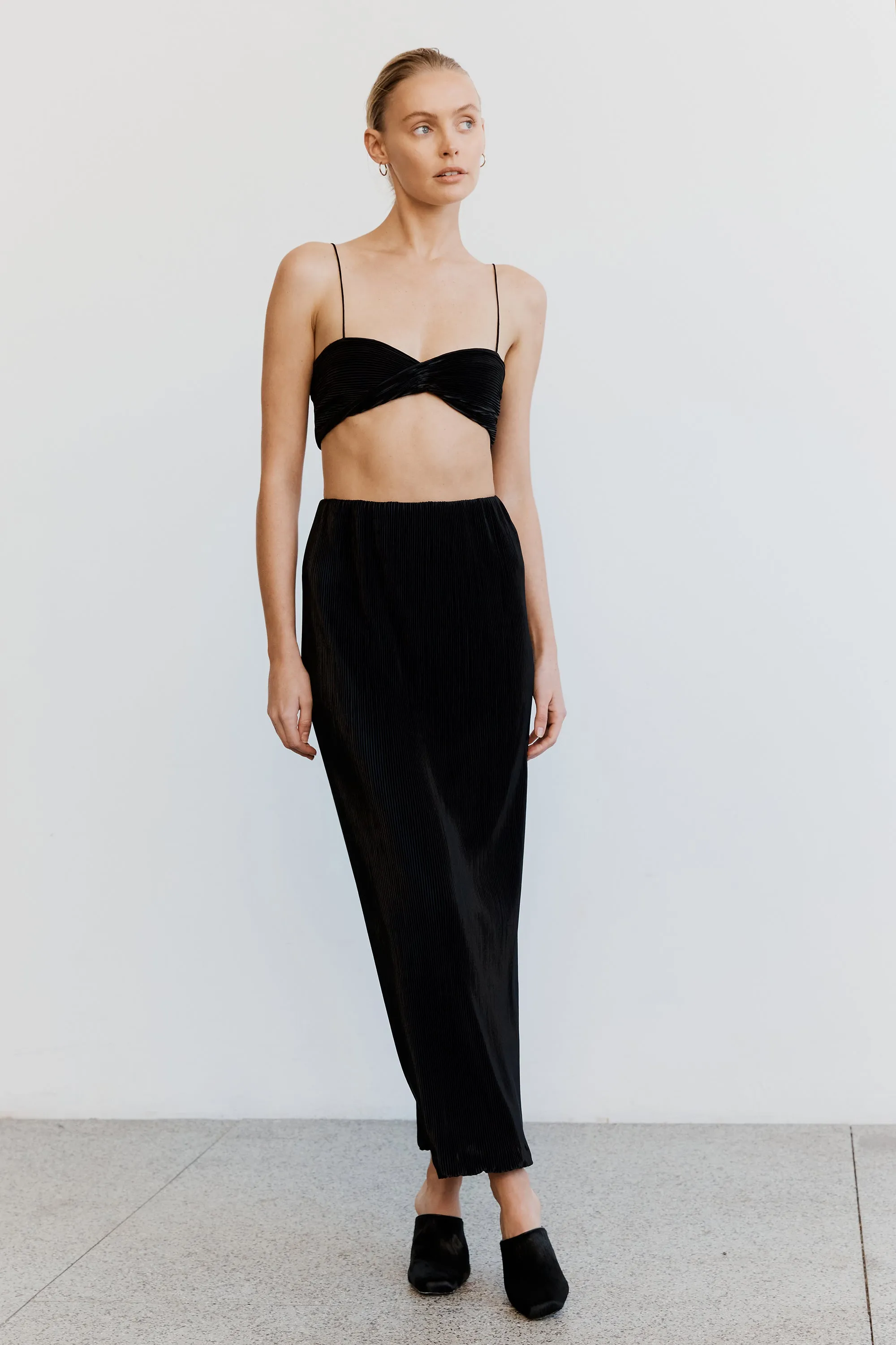 Third Form Rolling Hills Twist Bra - Black
